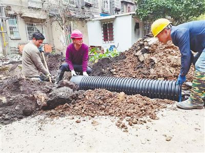 施工现场。 本报全媒体记者 洪怀峰摄